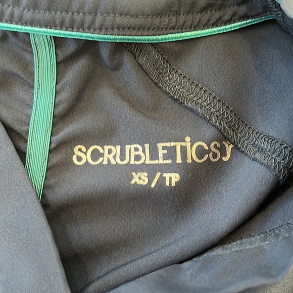 Scrubletics XS navy scrub top. LIKE NEW - Picture 2 of 5